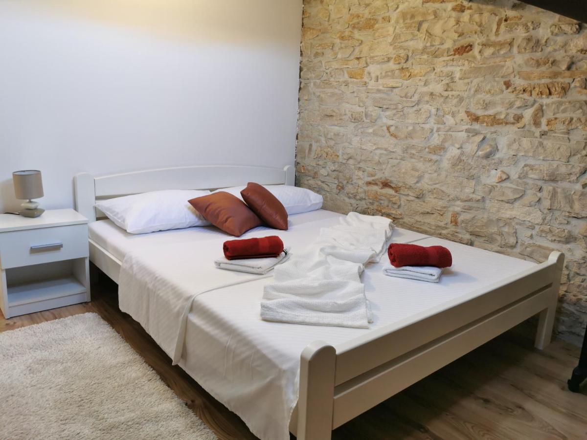 Loft Apartment Пула Экстерьер фото