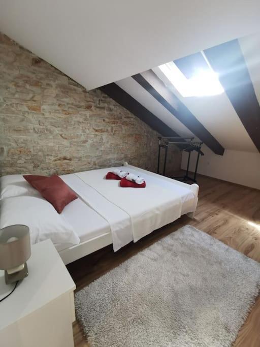 Loft Apartment Пула Экстерьер фото